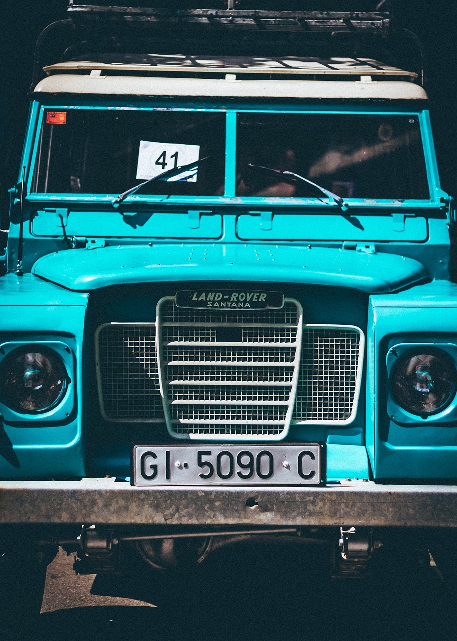 Range Rover Classic vs. Modern Range Rovers: Comparing the Allure of Vintage Luxury 2